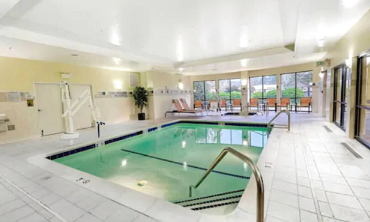 Salisbury Hotel | 2 Queens | Courtyard Salisbury | Ocean City Day Trip, Stadium, Pool | 2 Units