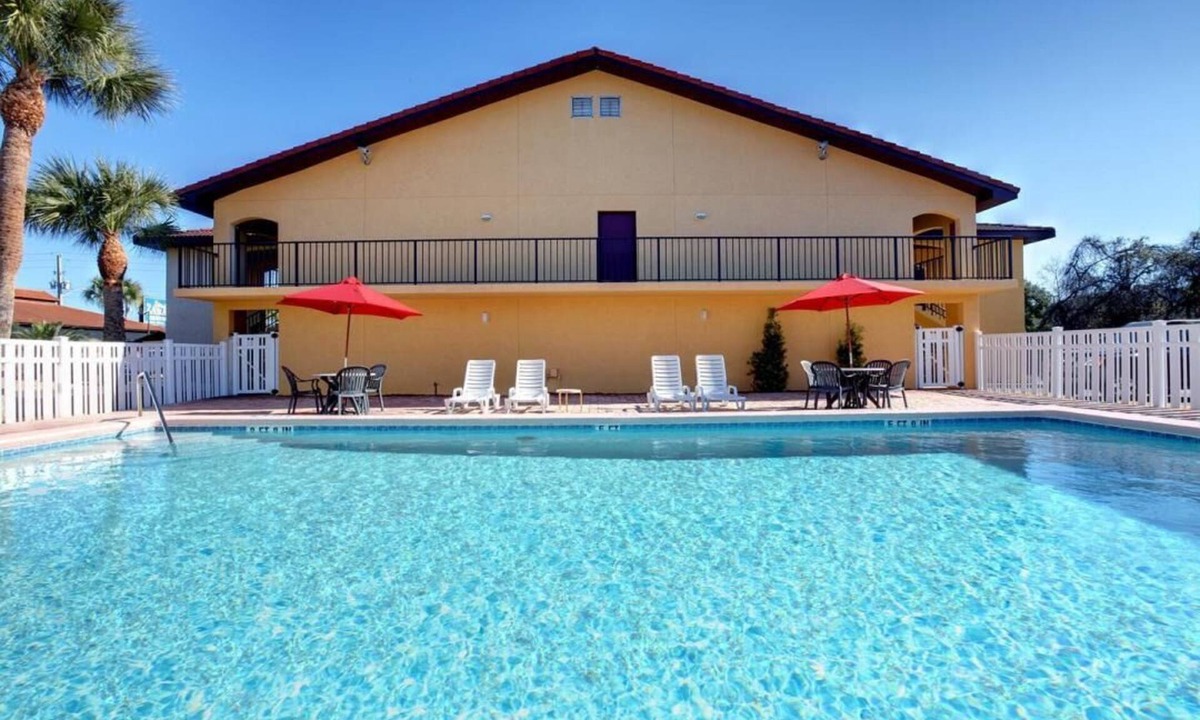St. Augustine Beach Hotel | 2 Rooms Great for Family Vacations w/Parking & Breakfast | Butler Beach - 2 mi