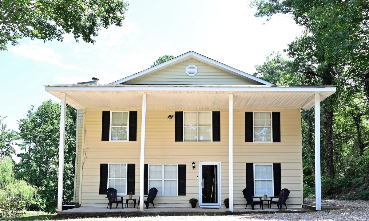 Union City House | 2 Separate Houses! Main House + Guest House!