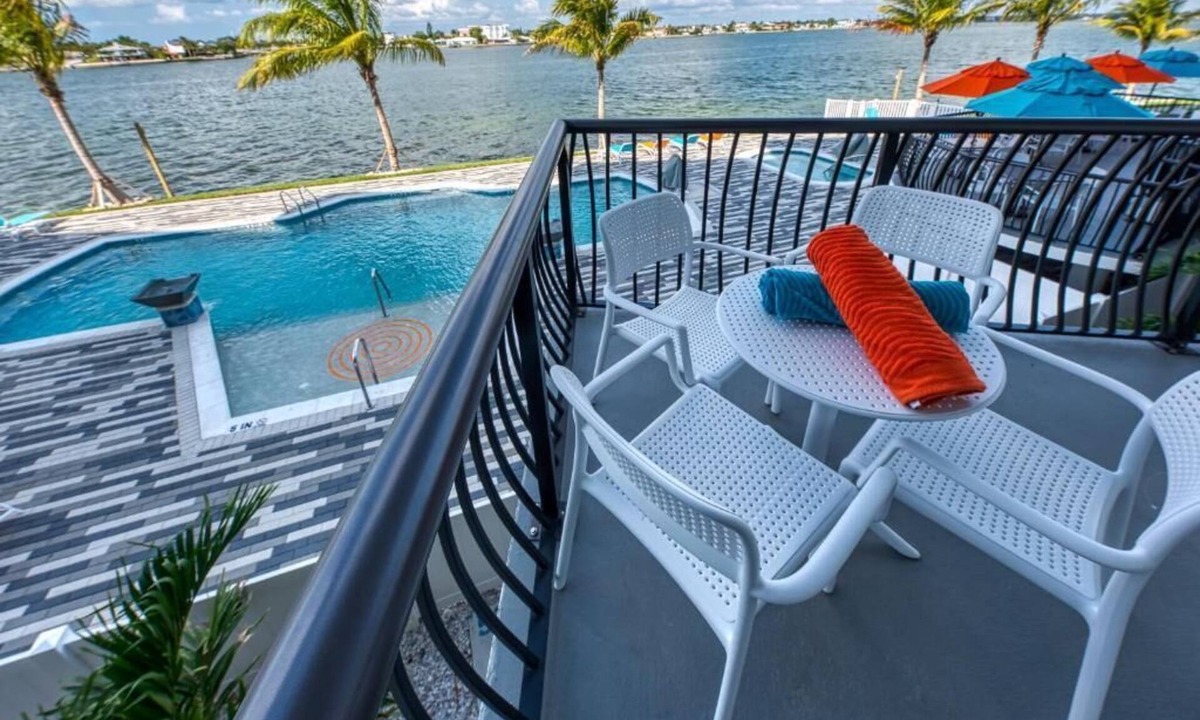 Treasure Island Hotel | 2 Spacious Suites by the Bay – Walk to Everything in Treasure Island!