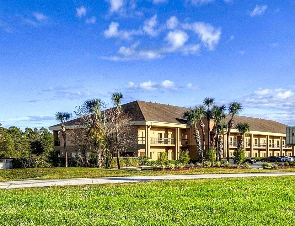 North Weeki Wachee Hotel | 2-Star Hotel ∙ Quality Inn - Weeki Wachee