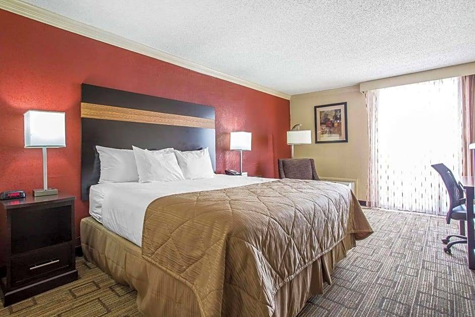 Fort Mill Hotel | 2-Star Hotel ∙ Clarion Hotel Fort Mill Near Amusement Park