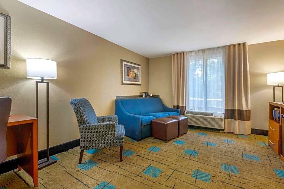 Beaufort Hotel | 2-Star Hotel ∙ Comfort Suites near MCAS Beaufort