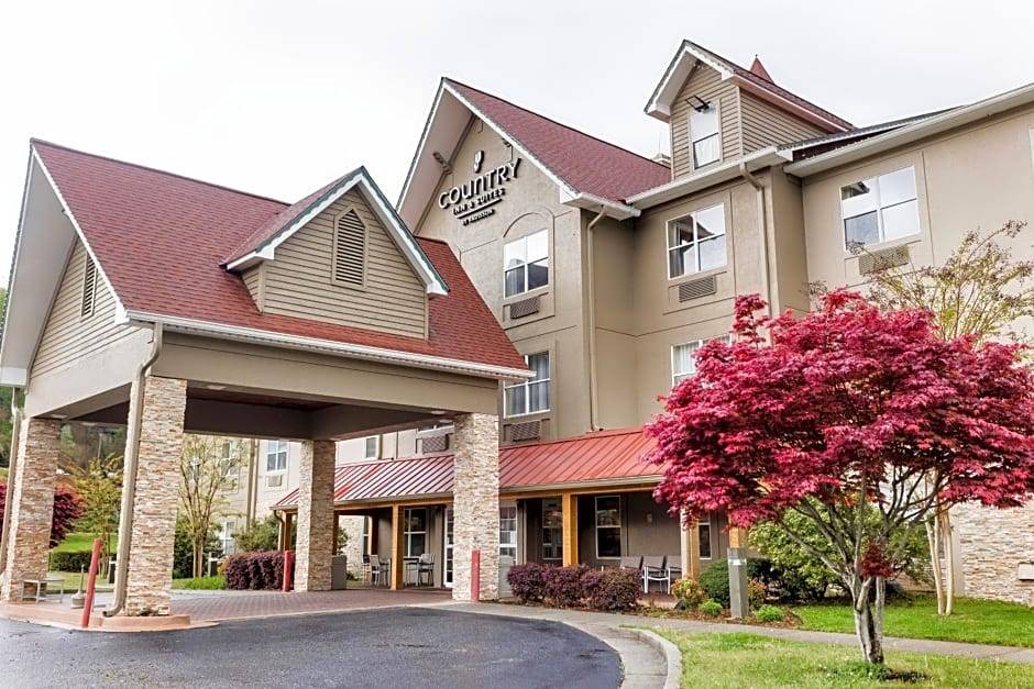 Helen Hotel | 2-Star Hotel ∙ Country Inn & Suites by Radisson, Helen, GA