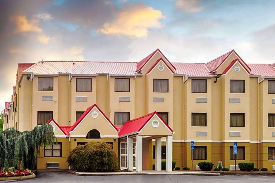 Ashley Oaks Hotel | 2-Star Hotel ∙ Microtel Inn by Wyndham Knoxville
