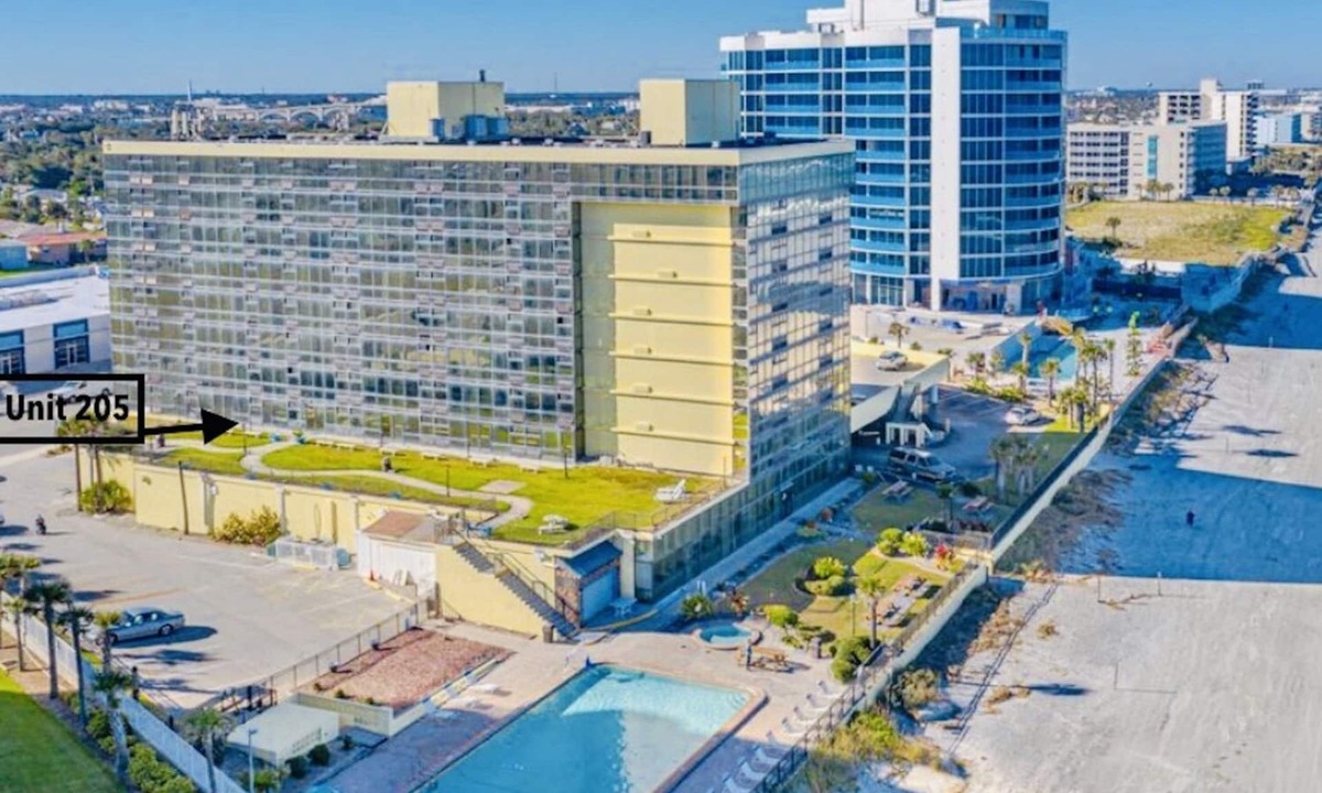 Schulte Park Condo | 20 Steps to the Sand! Pool, Ocean Views & Tiki Fun