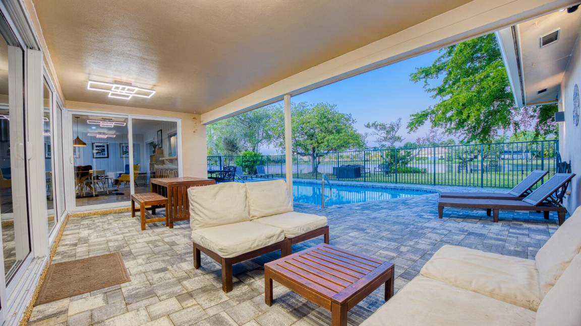 Weston House | 211 m² House ∙ 4 bedrooms ∙ 8 guests
