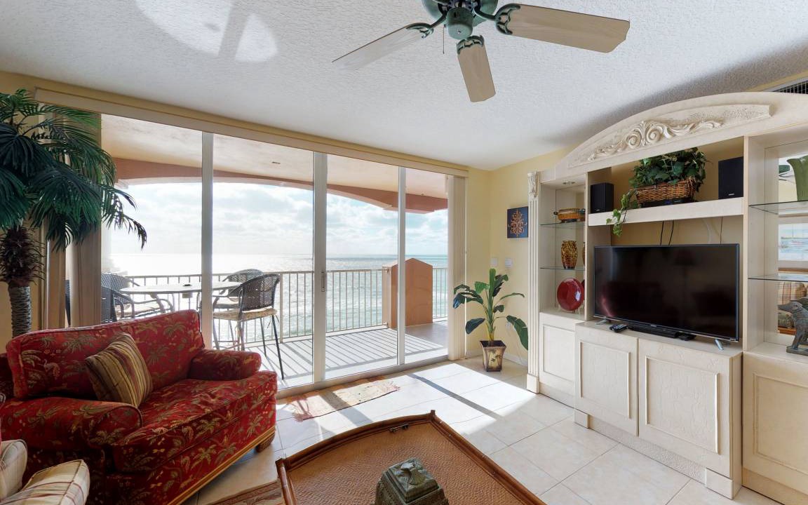 Redington Beach Condo | 232 m² Condo ∙ 3 bedrooms ∙ 6 guests