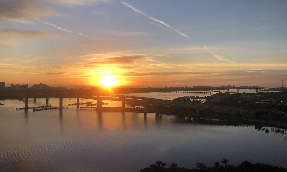 Kingston Condo | 24TH FLOOR WITH STUNNING ENDLESS VIEWS