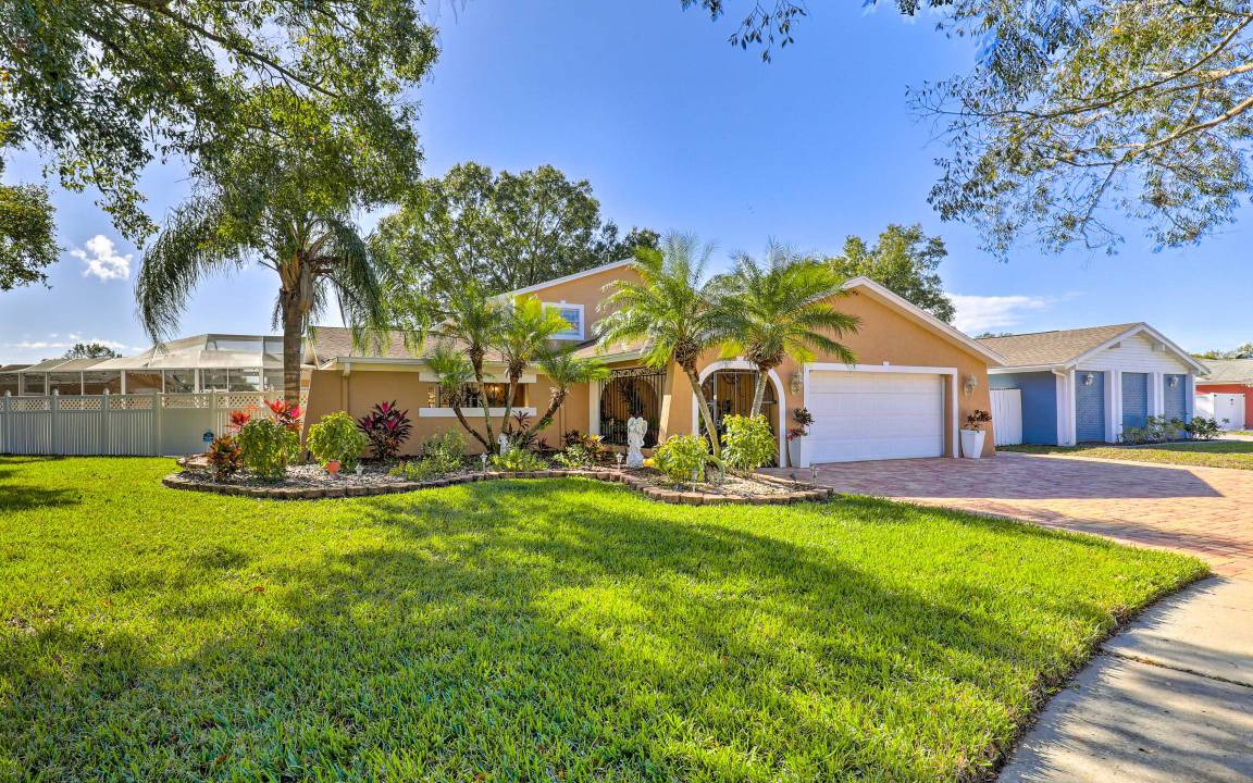 Bearss Plaza House | 278 m² House ∙ 4 bedrooms ∙ 10 guests