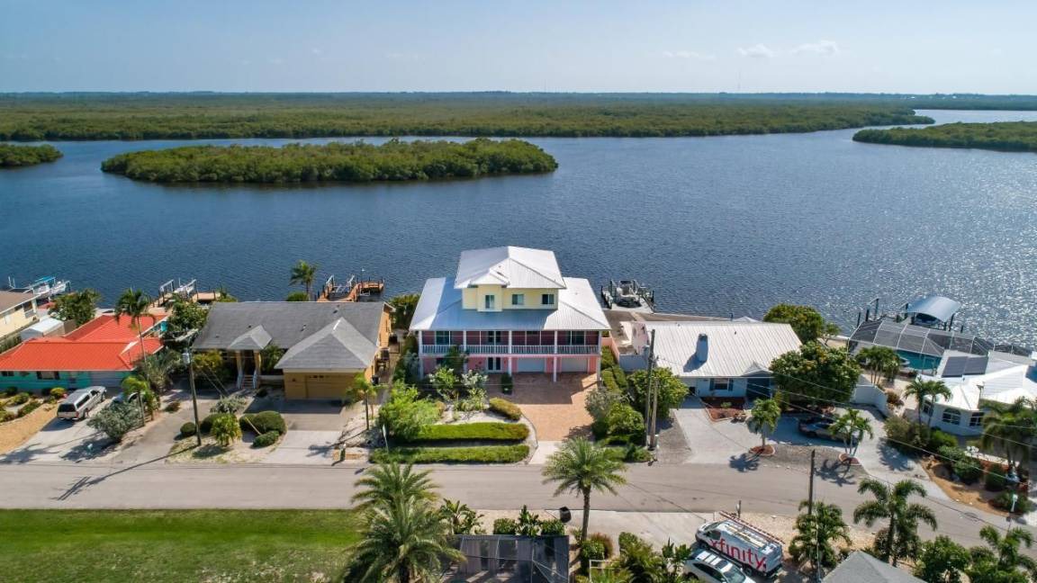 Matlacha House | 280 m² House ∙ 5 bedrooms ∙ 10 guests