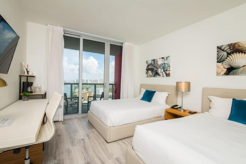 Hallandale Beach House | 2803B Modern Long Short stay vacation condo city view pool gym balcony