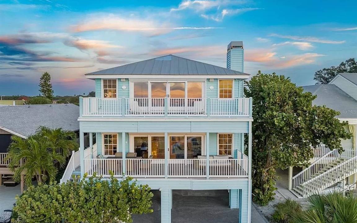 Indian Shores House | 297 m² House ∙ 4 bedrooms ∙ 11 guests