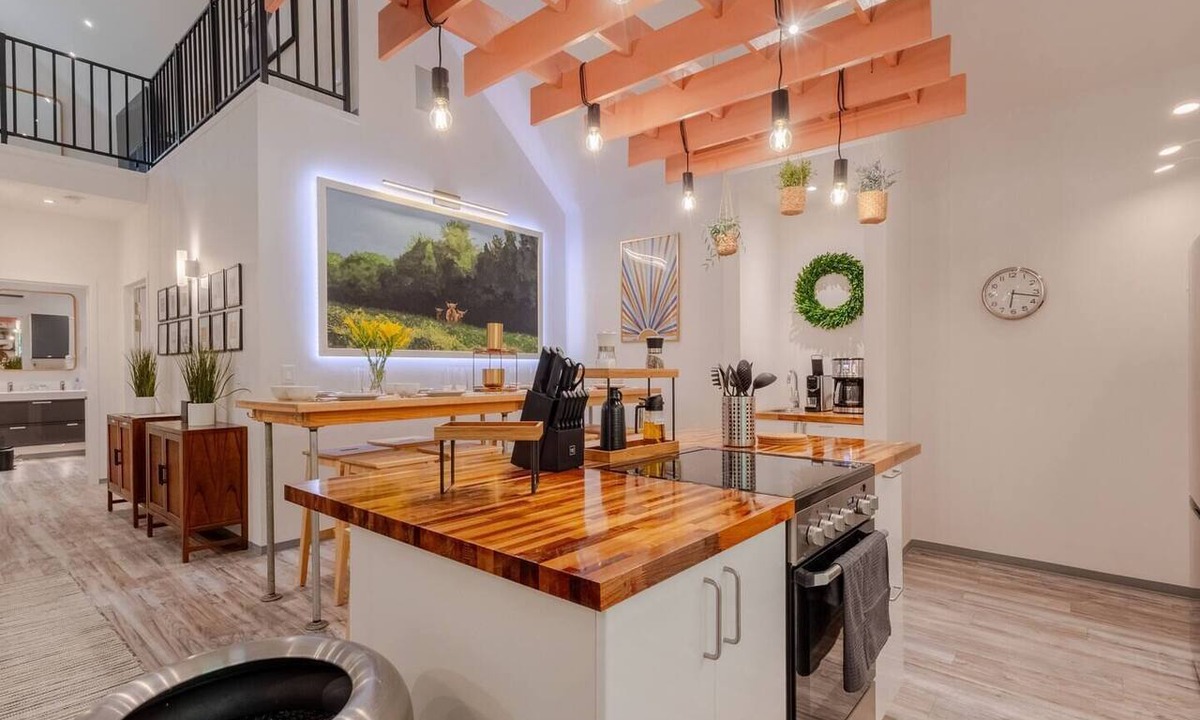 Jefferson City Apartment | 2B Farm Stay at a Large Luxury Barndominium, Fluffy Cows, and 2 Acre Pond