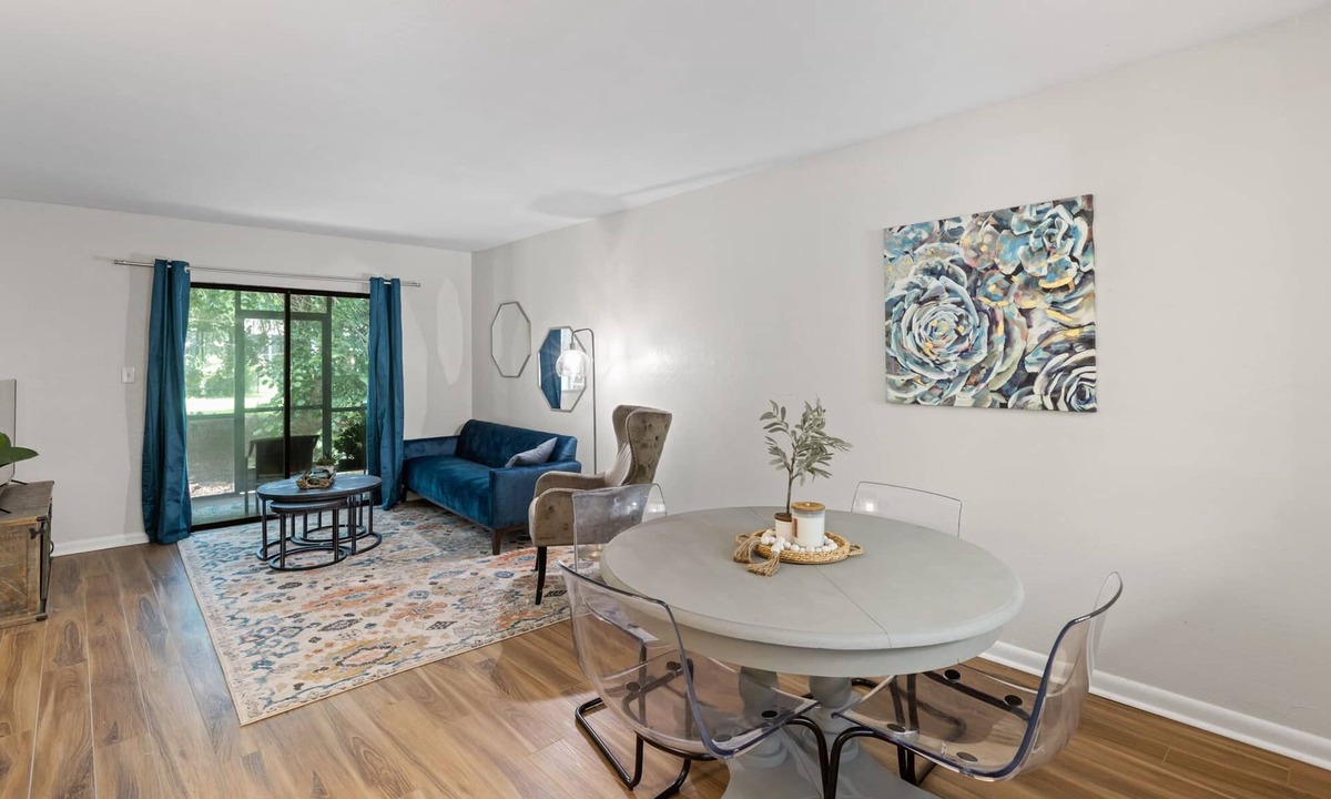 Savannah Condo | 2bd/2ba Condo*Pool*Newly Renovated * 30+ day stays