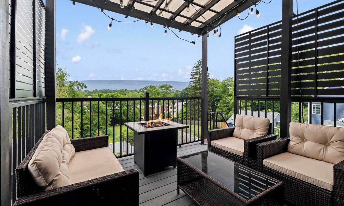Ardmore Apartment | 2BDR Penthouse | Downtown Ardmore | Deck | Parking