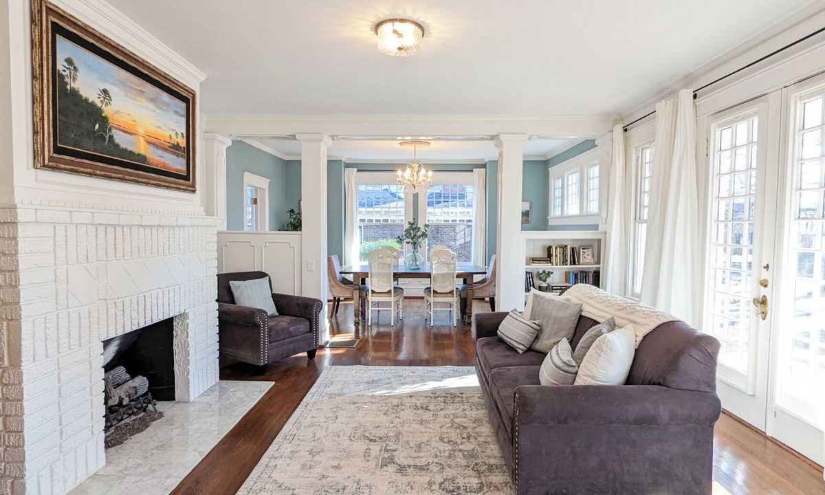 Pettigru Street Historic District Apartment | 2bed Apt - 5 min walk to Swamp Rabbit - 15min walk to downtown - 3min walk BSWA