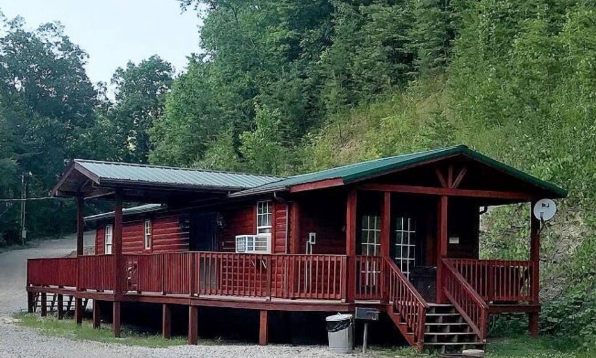 Lejunior Cabin | 2BR 1 Bath cabin w/full kitchen, hot tub, and living room.