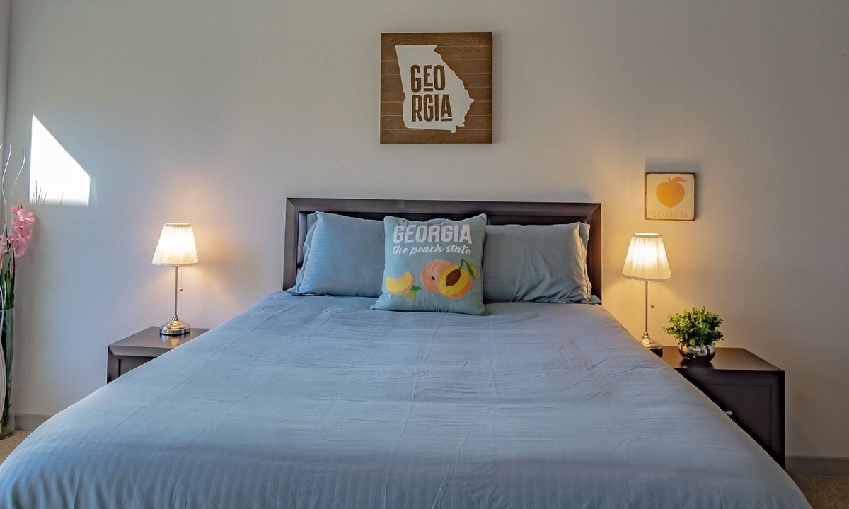 SoNo Apartment | 2BR Fully Furnished Apartment - Great location in Midtown