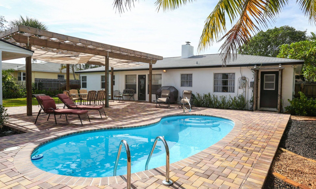 Palm Beach - West Palm Beach House | 3/3 private home with pool, steam sauna and fenced in tropical backyard