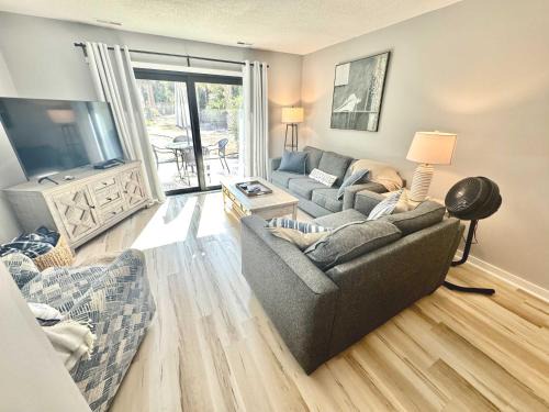 Beach Lagoon House | 3 bed 2bath just steps to Coligny Plaza & Beach
