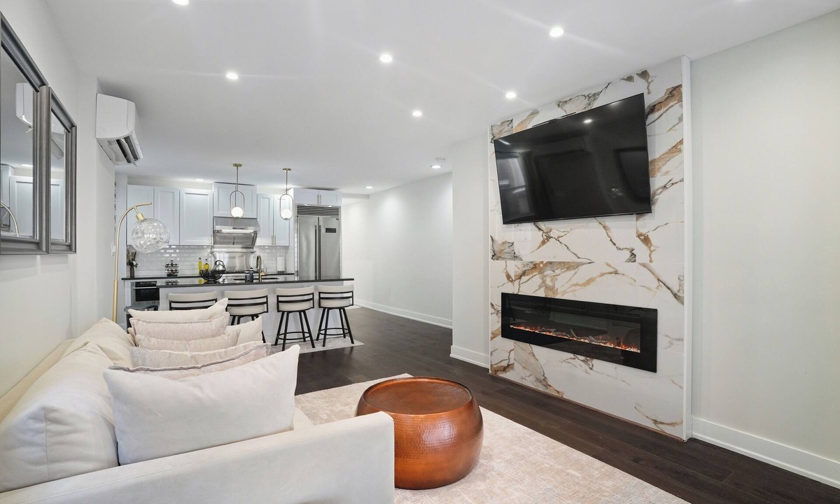 West Mount Airy Apartment | 3-bedrm, 3-bath luxury retreat where style, space and entertainment come togther