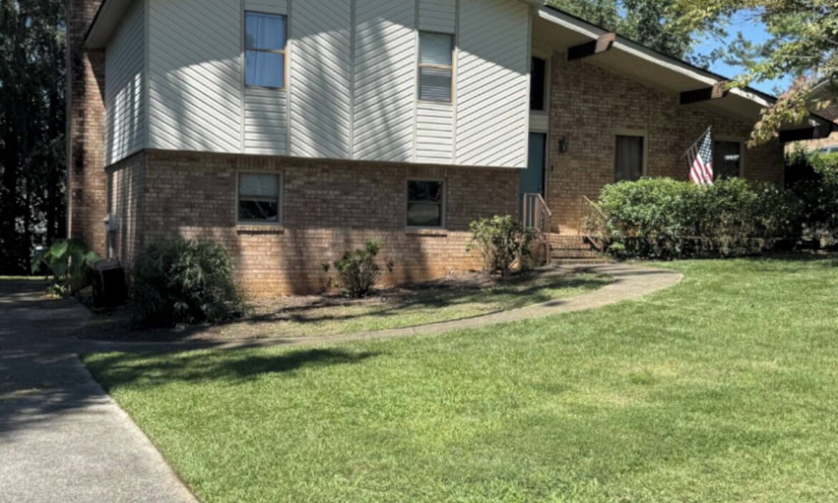 Augusta House | 3-bedroom, 2 bath split level home in Augusta. Spacious and newly renovated