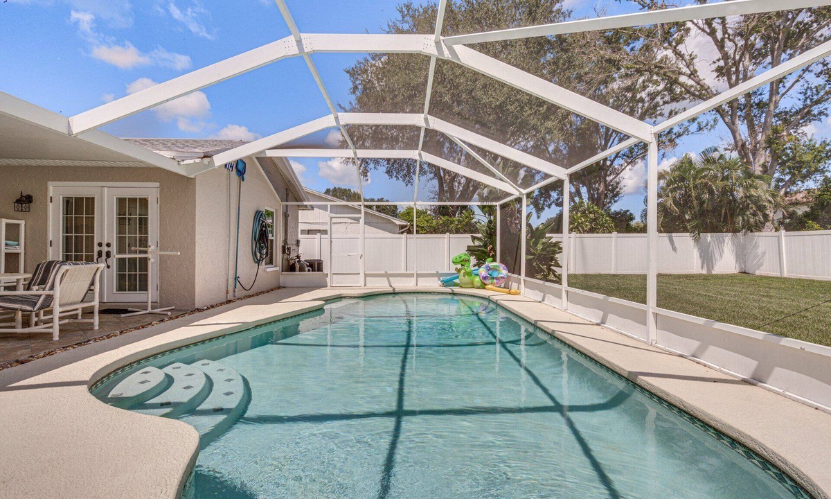 Citrus Park House | 3-bedroom - 5 Beds- 2 Bathroom w/Heated Pool in Beautiful Tampa, Florida