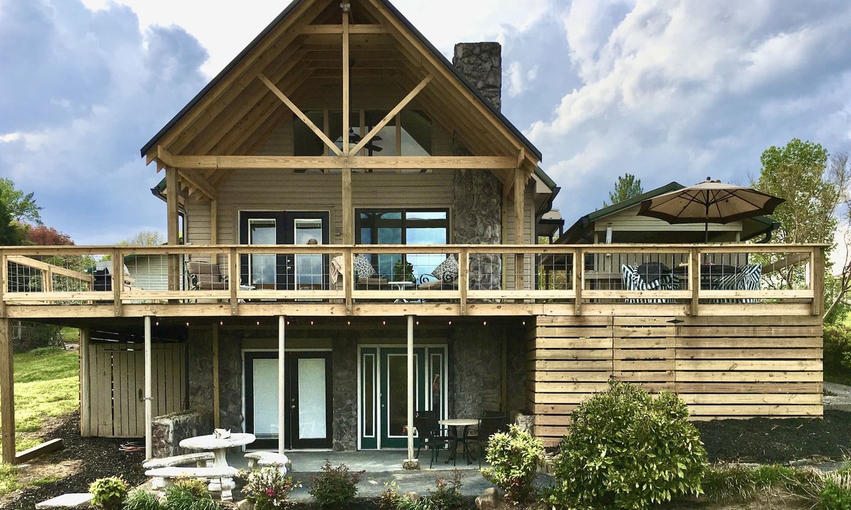 Decatur House | 3 Bedroom, Dog Friendly, Covered Dock w/Power, Loop Drive, Ramp/Fuel/Restaurant