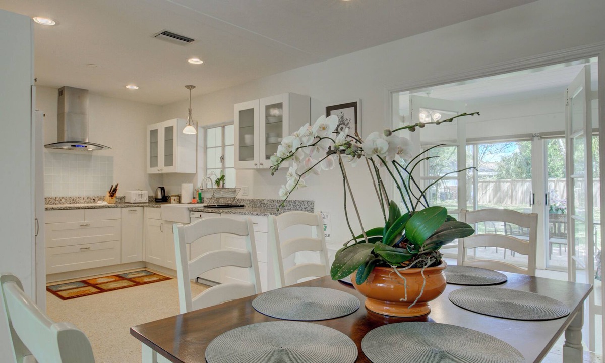 Long Meadow House | 3 Bedroom, Granite countertops, Private backyard