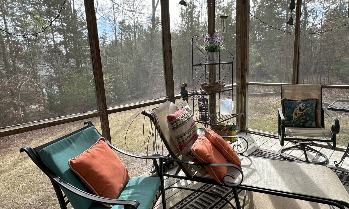 Lake Murray of Richland House | 3-bedroom home in welcoming Irmo with AC, Wi-Fi. Enjoy your stay
