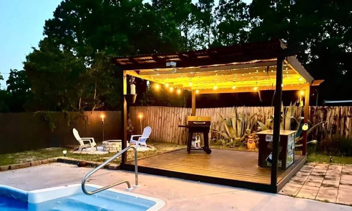 Mary Esther House | 3 bedroom home with pool - close to the beaches!
