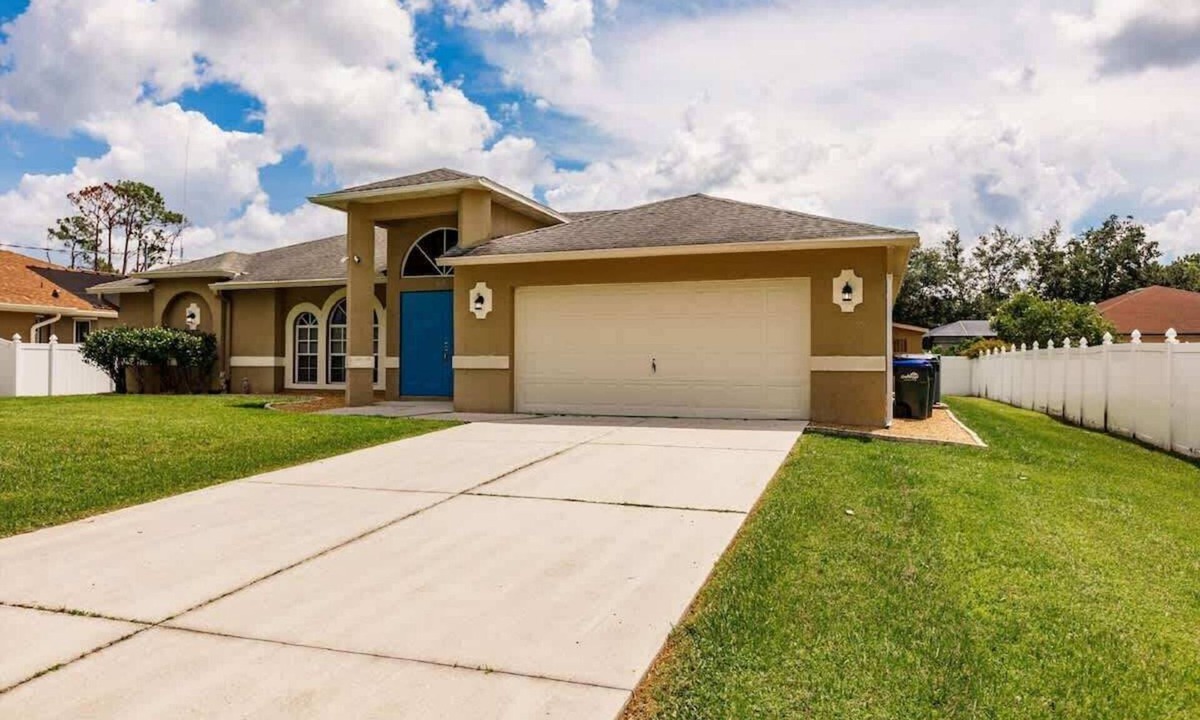 North Port House | 3-bedroom house in delightful North Port