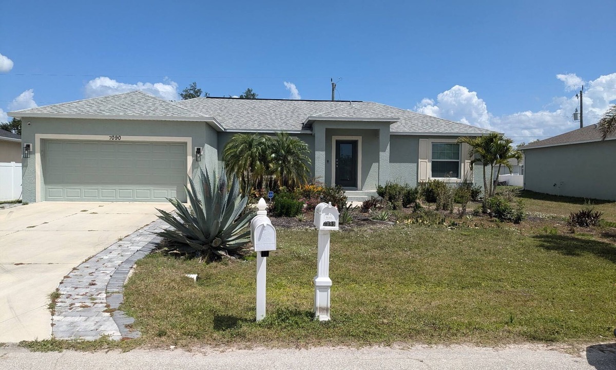 Englewood East House | 3-bedroom house in delightful Englewood with WiFi, AC. Live the dream