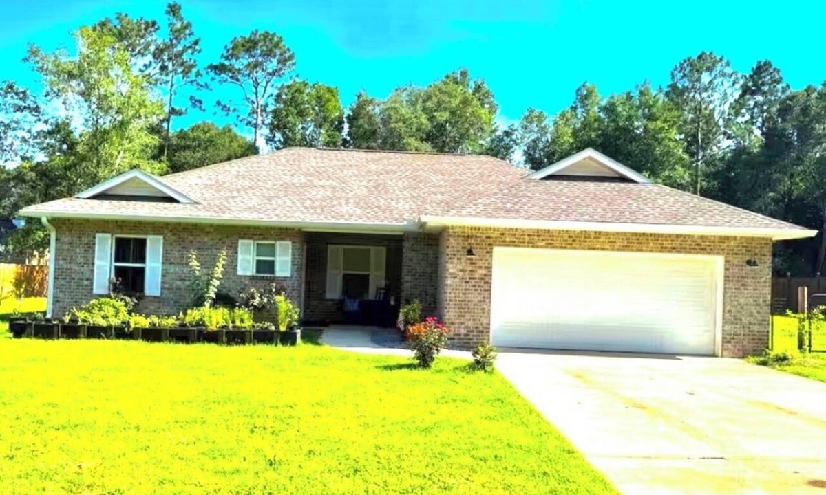 Milton House | 3-bedroom house in delightful Milton with cool AC and charm