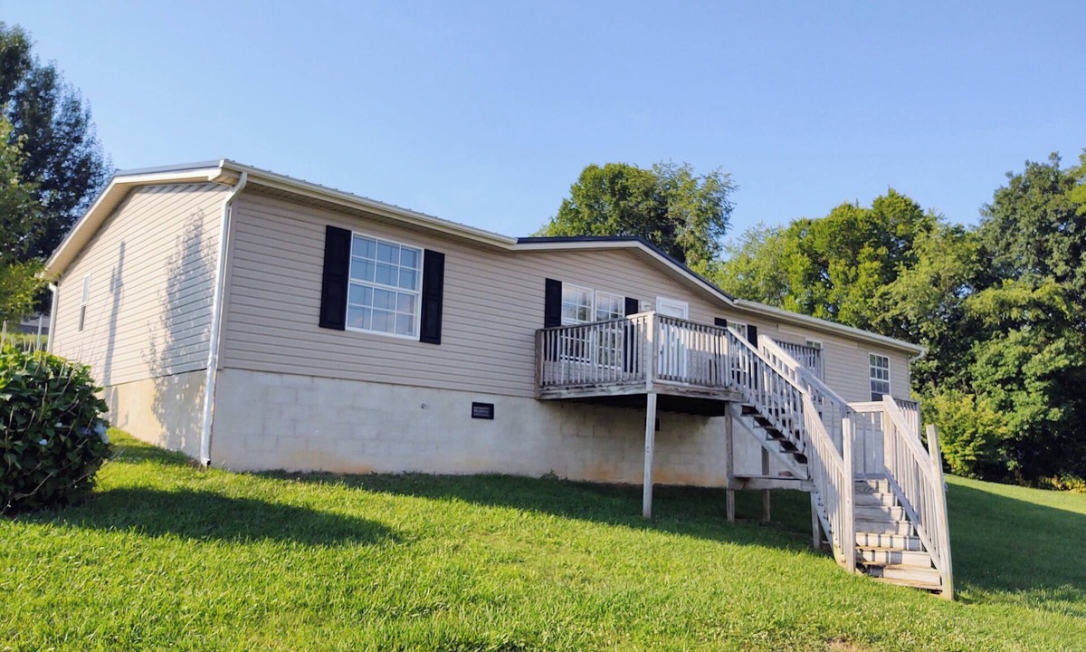 Walnut Hill House | 3-bedroom house in serene Bristol with cool AC comfort
