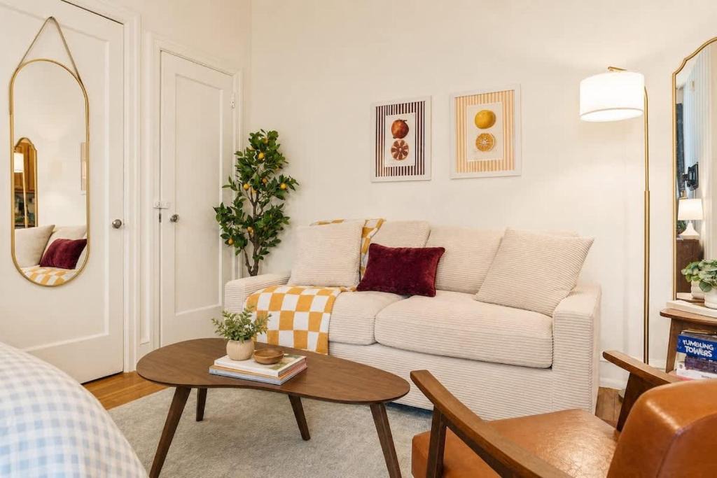 Gayborhood Apartment | 3 Beds Midtown Village Walk Everywhere Sleeps 4