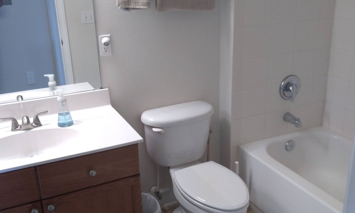 Port Canaveral Condo | 3 BR 2 Ba close to ocean, NASA, cruise Port, & Disney for interns & contractors