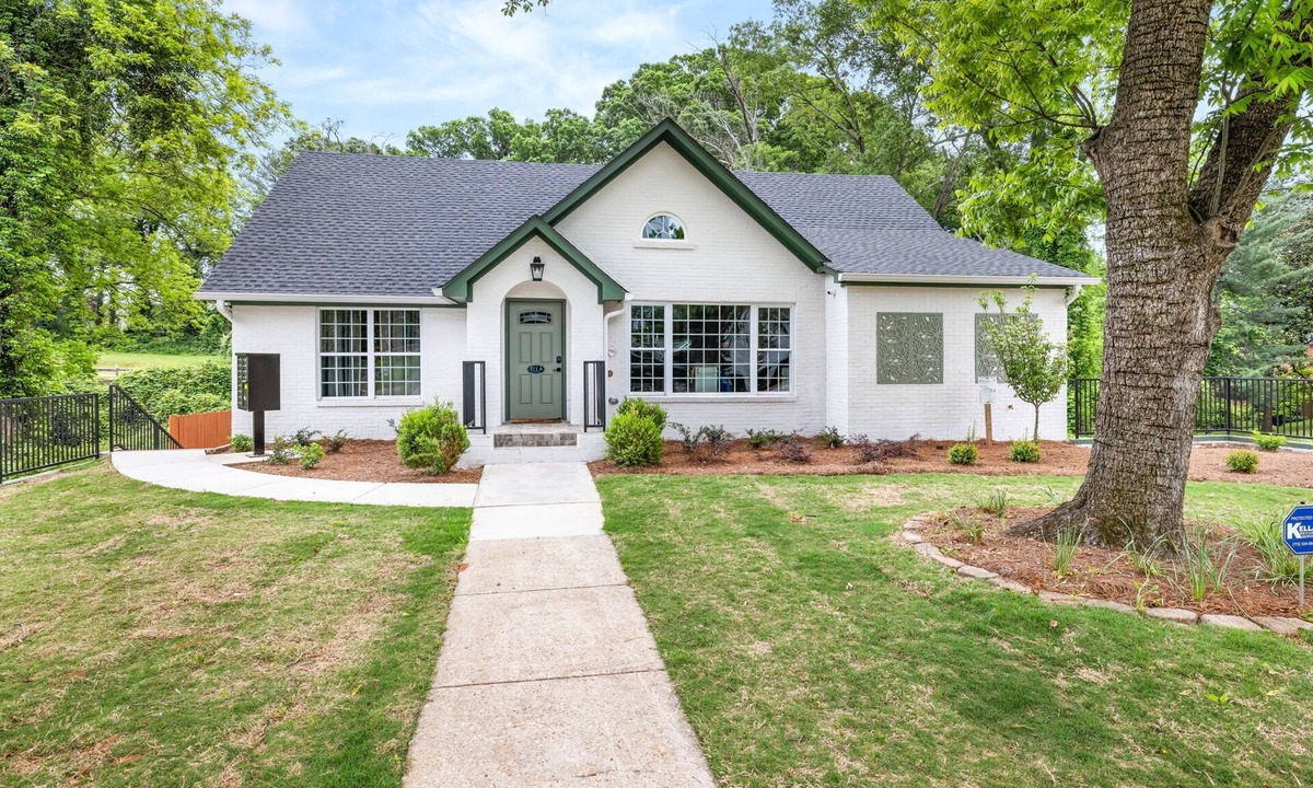 Gainesville House | 3 BR/3 BA, Pets OK, Near NGMC, Longer Stays OK, In-Unit W/D