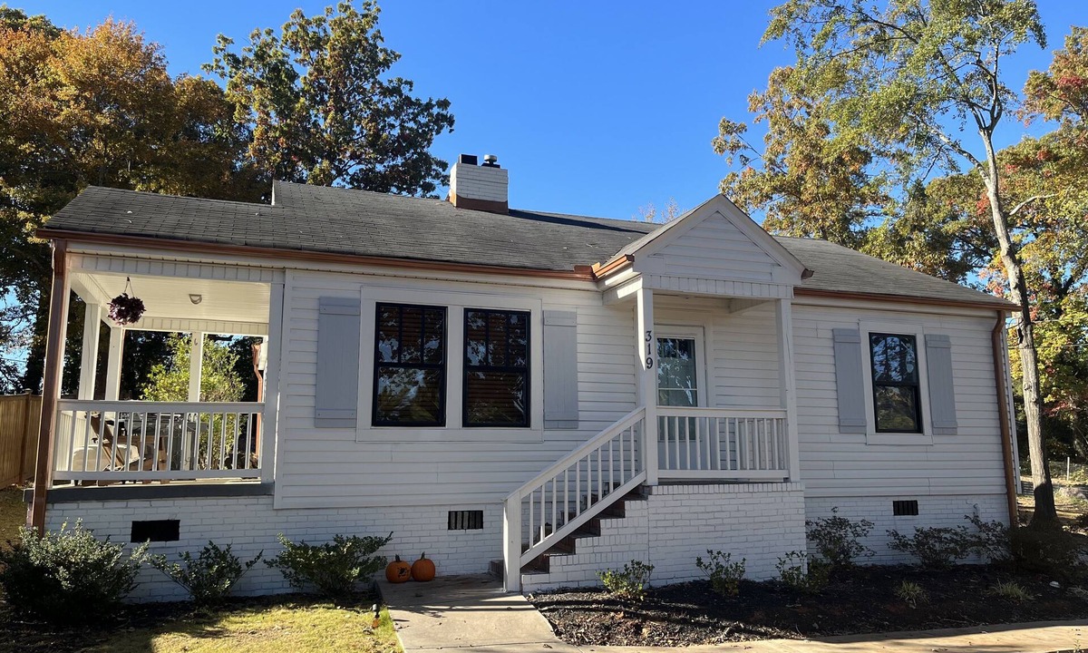 Greenville House | 3 BR fully renovated 3 miles to Main St….contact JW for discount extended stays.