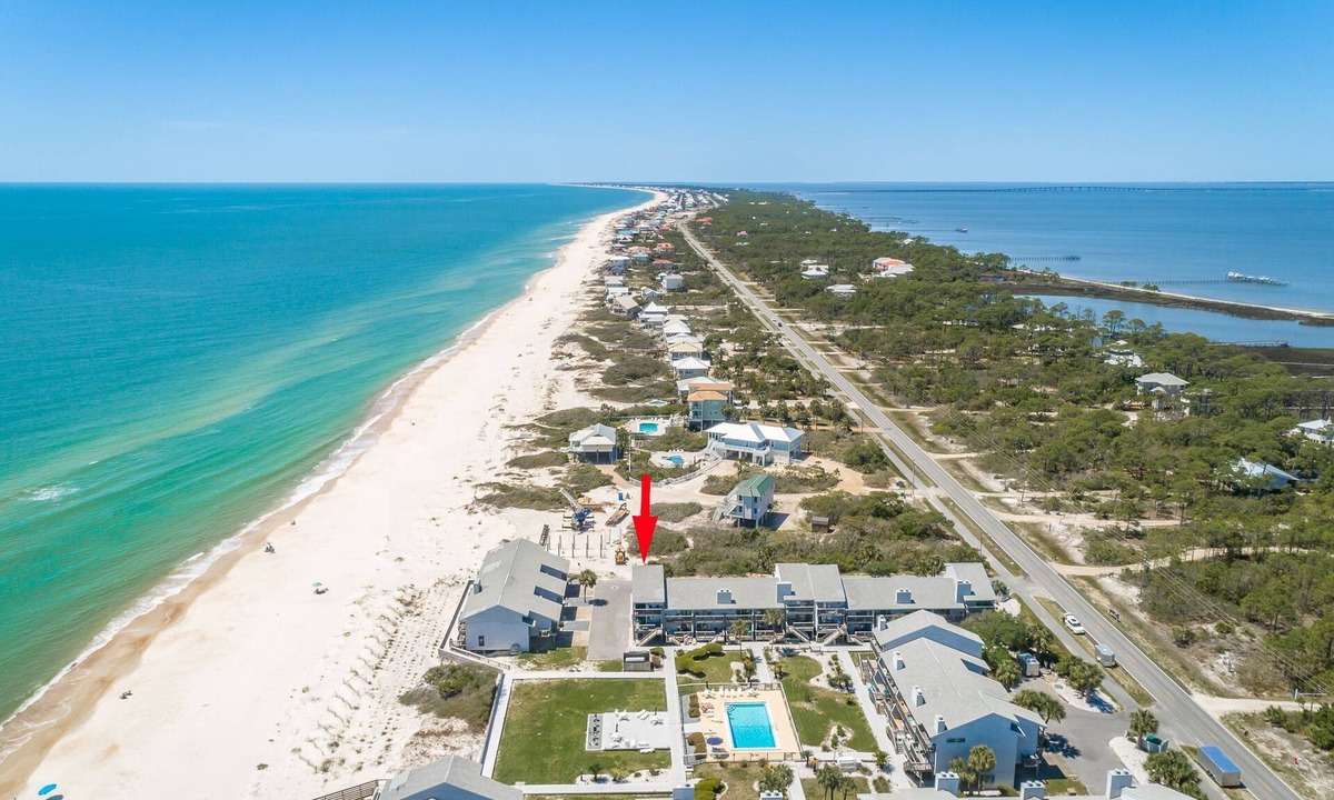 East End Condo | 3 BR Pet Friendly East End Condo with community pool