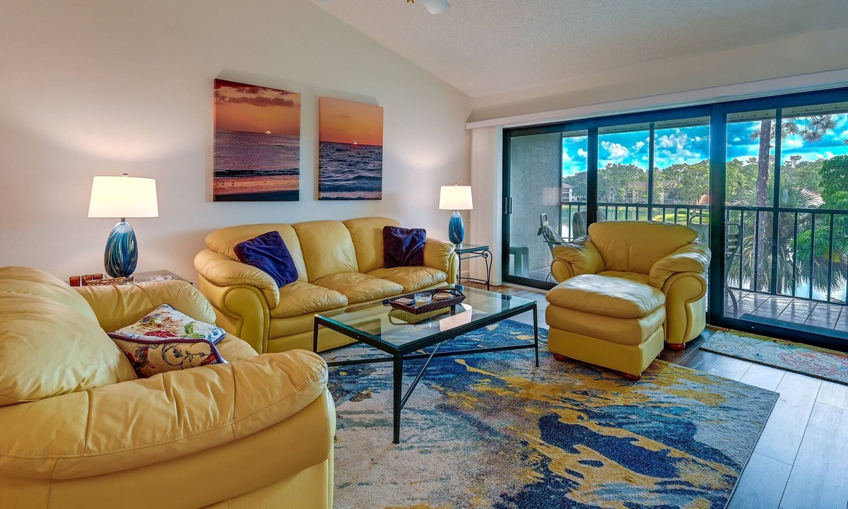 Naples Condo | 3 Mi to Beaches: Naples Condo w/Pool Access!
