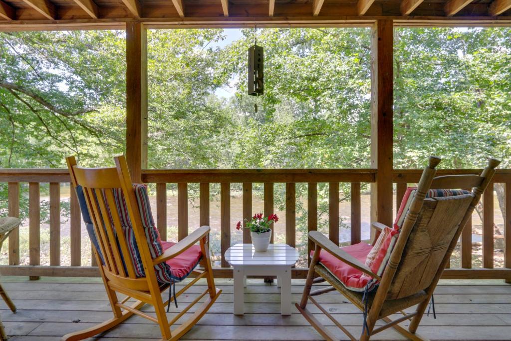 Townsend Apartment | 3 Mi to Nat’l Park: Townsend Apt on Little River!