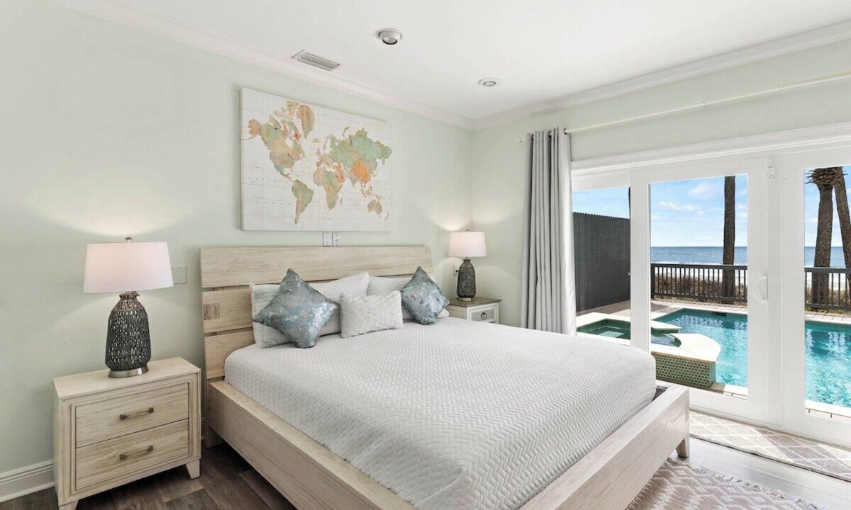 Bahama Beach House | 3 night mins! On The Beach! Private Home, Private Pool!