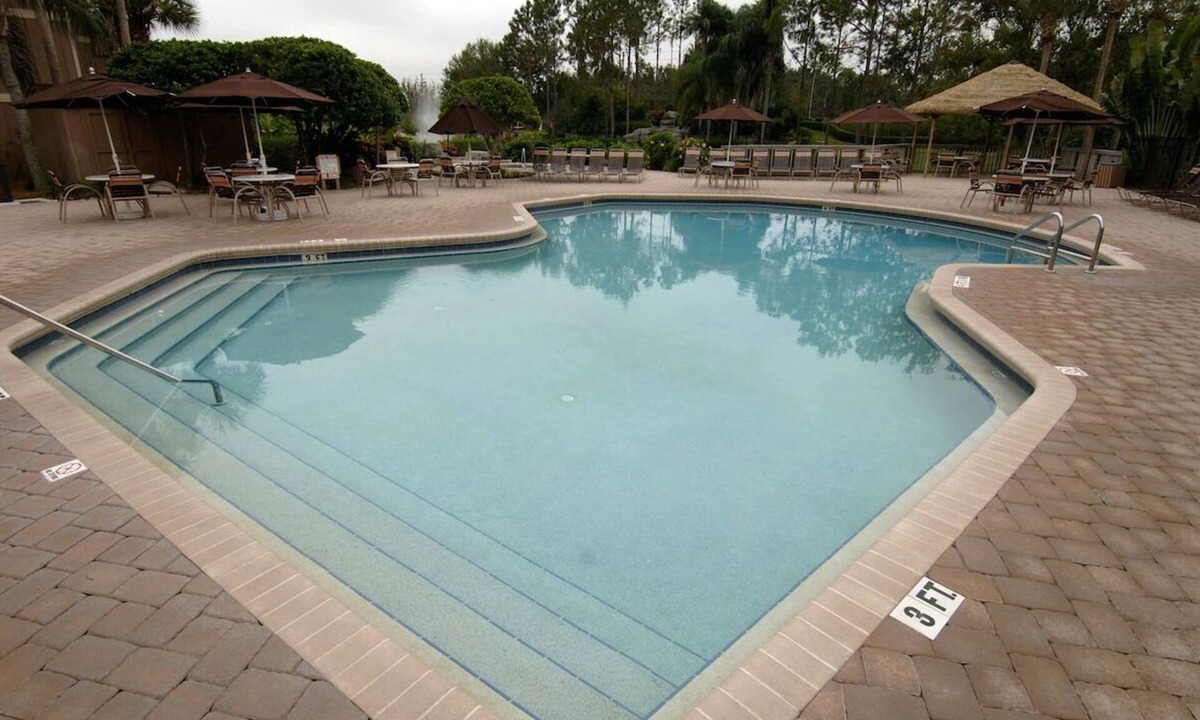 Kissimmee Hotel | 3 Resort King Suite w/Balcony, Kitchen & Free Parking Included