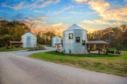 Lookout Valley Neighborhood Association House | 3 Silos Sleeps 12 - Chattanooga - Hot Tubs