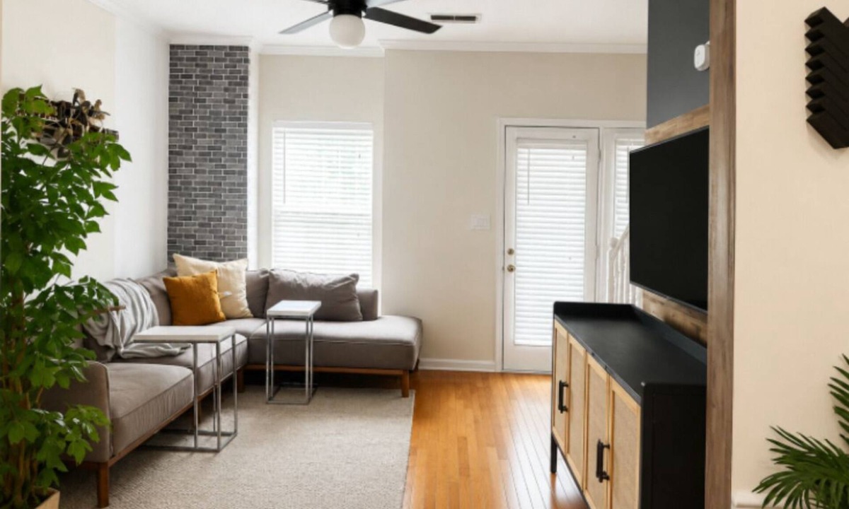Mechanicsville House | 3-story Townhome, Downtown Atlanta, In-home Salon