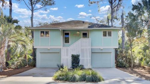 Twin Oaks House | 3 Twin Oaks Lane by AvantStay