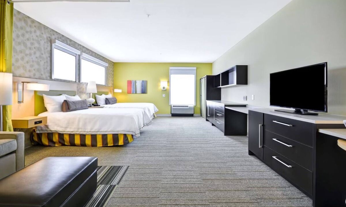 Rock Hill Hotel | 3 Units w/Fireplace Lounge + Kitchen Near Main Street Historic District