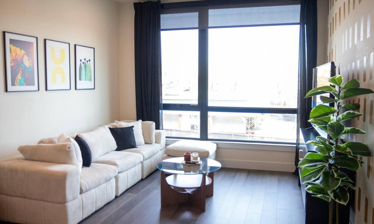 Newark Apartment | 30% off Newark Haven: Sky Lounge + Game Room Near NYC, MetLife Stadium